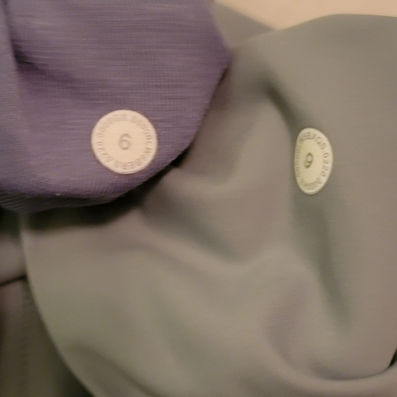 2 pairs of Lululemon size 6 - Picture 6 of 6